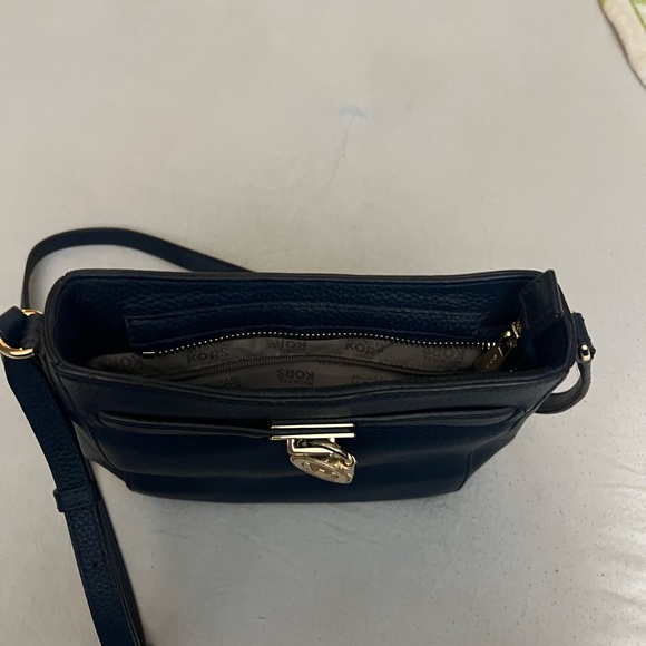 Michael Kors Navy Hamilton Traveler crossbody bag with Gold Accents - Picture 7 of 8